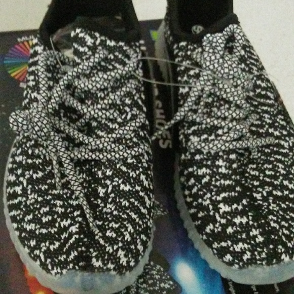 Prism Kids Light Up Shoes - Picture 4 of 4